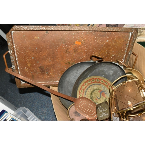 469 - A BOX AND LOOSE COPPER AND BRASS WARES, to include a rectangular copper tray, two copper pans, a cop... 