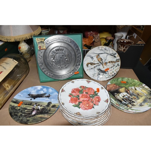 485 - TWO BOXES AND LOOSE ASSORTED CERAMICS, LAMPS AND SUNDRY ITEMS ETC, to include eight Royal Albert 'Qu... 