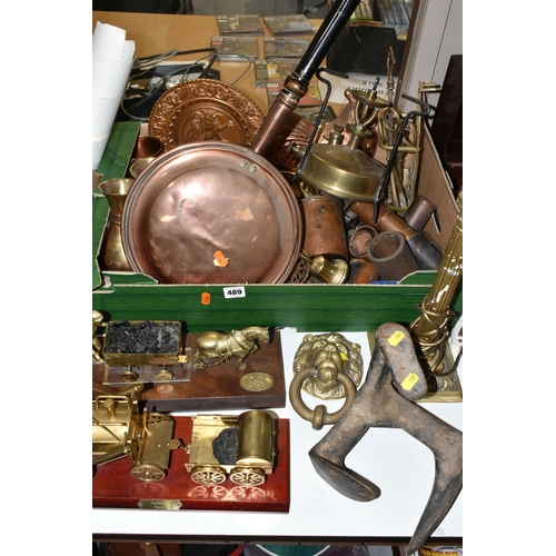 489 - ONE BOX OF BRASS AND METALWARE, to include a large brass 'Lion' door knocker, copper bed warmer, bra... 