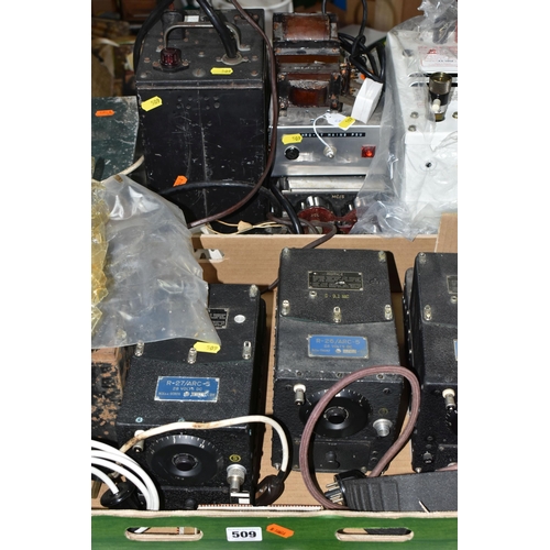 509 - A BOX AND LOOSE RADIO AND AMPLIFICATION ITEMS, to include R-25/ARC-5, R-26/ARC-5 and R-27/ARC-5 radi... 