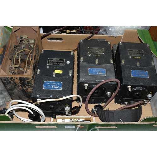 509 - A BOX AND LOOSE RADIO AND AMPLIFICATION ITEMS, to include R-25/ARC-5, R-26/ARC-5 and R-27/ARC-5 radi... 