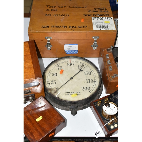 510 - FIVE PRESSURE GAUGE INSTRUMENTS, comprising a 1951 fixed frequency vibration galvanometer No.85761, ... 