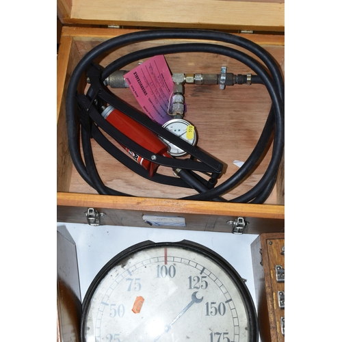 510 - FIVE PRESSURE GAUGE INSTRUMENTS, comprising a 1951 fixed frequency vibration galvanometer No.85761, ... 