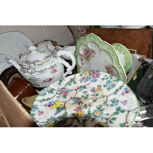 484 - FOUR BOXES AND LOOSE ASSORTED TEA AND KITCHEN WARES ETC, to include Crown Staffordshire teacups, sau... 