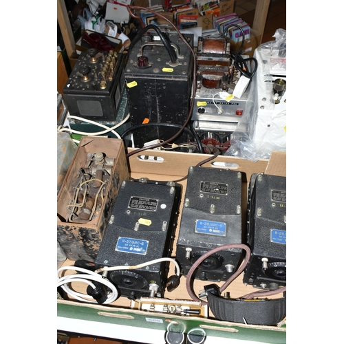 509 - A BOX AND LOOSE RADIO AND AMPLIFICATION ITEMS, to include R-25/ARC-5, R-26/ARC-5 and R-27/ARC-5 radi... 