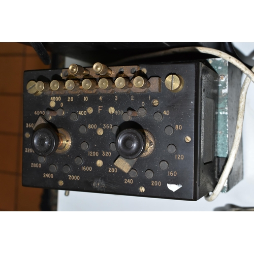 509 - A BOX AND LOOSE RADIO AND AMPLIFICATION ITEMS, to include R-25/ARC-5, R-26/ARC-5 and R-27/ARC-5 radi... 