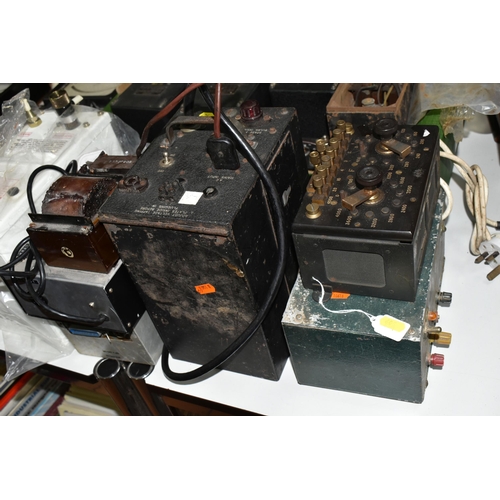 509 - A BOX AND LOOSE RADIO AND AMPLIFICATION ITEMS, to include R-25/ARC-5, R-26/ARC-5 and R-27/ARC-5 radi... 