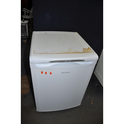 1070 - A HOTPOINT RLA31P UNDER COUNTER FRIDGE width 60cm depth 62cm height 85cm (PAT pass and working at 3 ... 