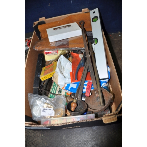 1076 - THREE TRAYS CONTAINING HAND TOOLS including blacksmithing tongue, ladles, hammers, hacksaws and blad... 