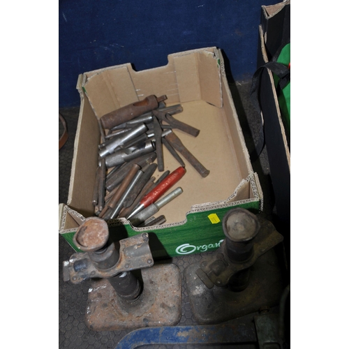 1077 - A METAL TOOLBOX AND TWO TRAYS CONTAINING AUTOMOTIVE TOOLS AND PARTS including a modern MG tool pouch... 