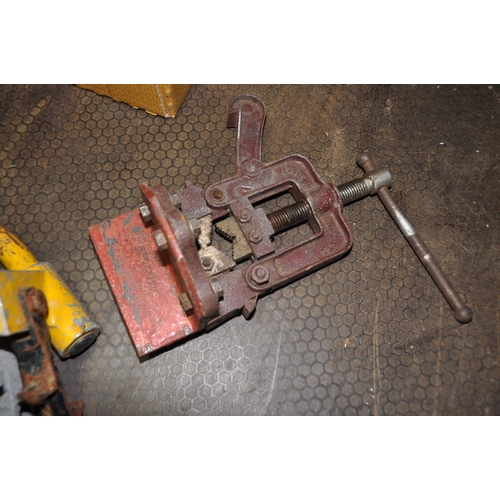 1078 - A TRAY CONTAINING PIPE WORK TOOLS including a Record 91 1/2 pipe clamp, a Hilmor pipe bender, a pipe... 