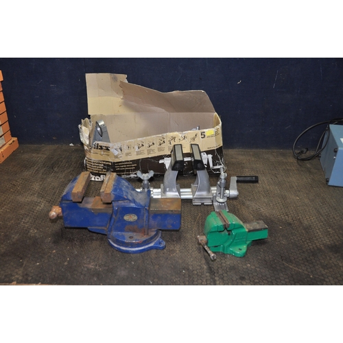 1085 - A ZYLISS VICE SYSTEM with box and accessories, a Mountain engineers vice and a smaller vice (3)