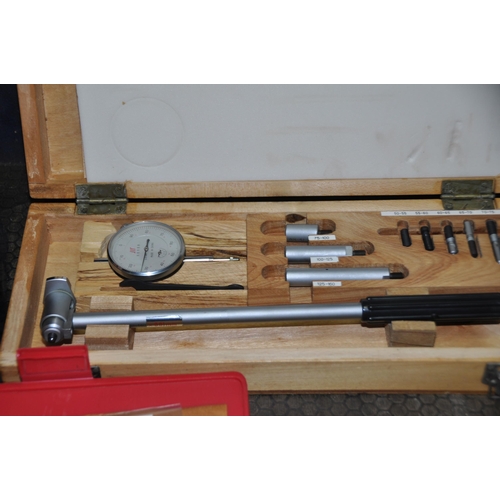 1086 - A TRAY CONTAINING TEST, MARKING AND MACHINING EQUIPMENT including a Mercer Dial gauge stand, an Ecli... 