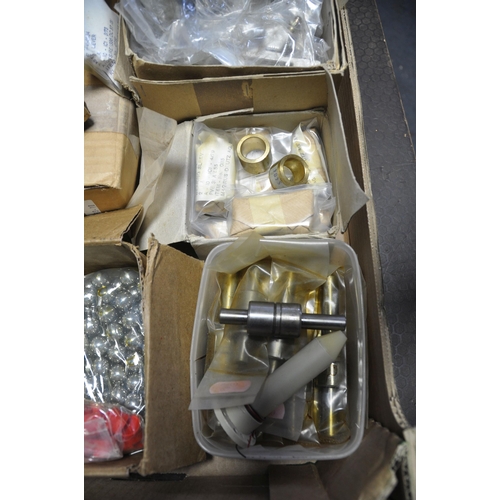 1089 - A TRAY CONTAINING BOXES OF BALL BEARINGS AND BEARING SLEEVES along with o rings, hydraulic items