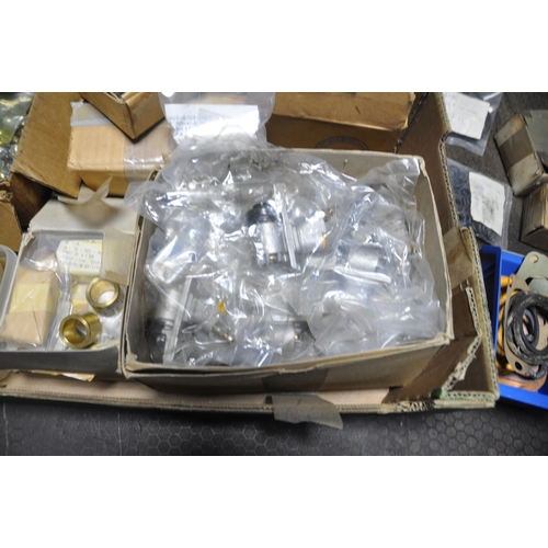 1089 - A TRAY CONTAINING BOXES OF BALL BEARINGS AND BEARING SLEEVES along with o rings, hydraulic items