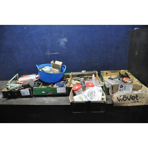 1142 - SIX TRAYS AND A TUB CONTAINING TOOLS AND CONSUMABLES including plumbing and electrical consumables, ... 