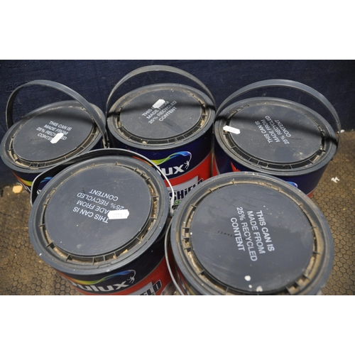 1146 - FIVE 5 LITRE CANS OF DULUX WEATHERSHEILD SMOOTH MASONRY PAINT in Classic Cream with same batch numbe... 