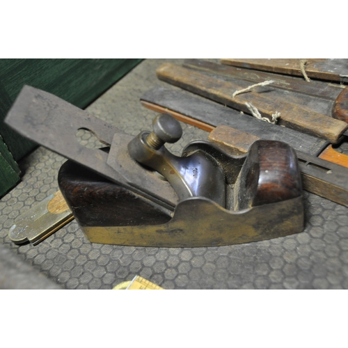 1157 - TWO TRAYS CONTAINING CARPENTRY TOOLS including a vintage Spiers steel footed plane, two back saws (o... 