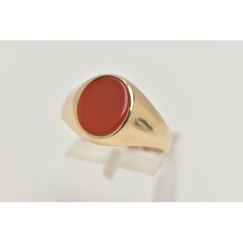 55 - A 9CT GOLD CARNELIAN SIGNET RING, the oval carnelian to the tapered plain band, 9ct hallmark for Lon... 