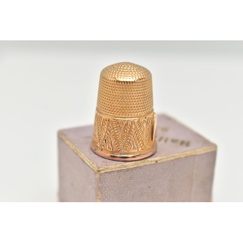 119 - A LATE VICTORIAN, 15CT GOLD THIMBLE, textured detail with a vacant shield cartouche, hallmarked Birm... 