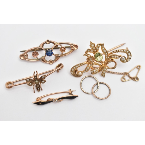 122 - FOUR EARLY 20TH CENTURY BROOCHES AND A PAIR OF HOOP EARRINGS, to include a peridot and split pearl s... 