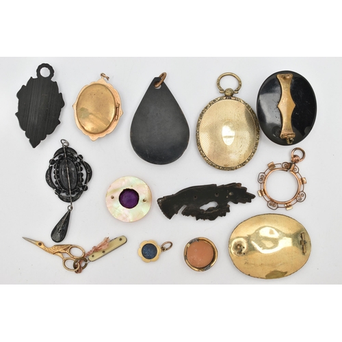 129 - ASSORTED JEWELLERY, to include an AF gold plated mourning brooch with vacant glazed compartment to t... 