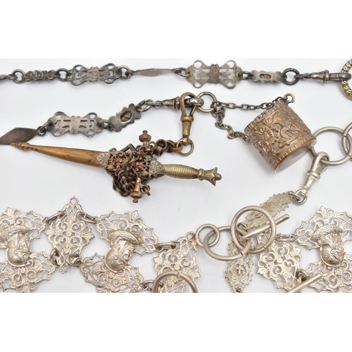 133 - ASSORTED JEWELLERY AND ITEMS, to include a silver sweetheart brooch, hallmarked Birmingham, a silver... 