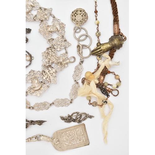 133 - ASSORTED JEWELLERY AND ITEMS, to include a silver sweetheart brooch, hallmarked Birmingham, a silver... 