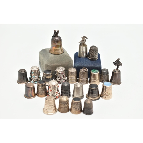 141 - A SELECTION OF SILVER THIMBLES, twenty-two thimbles and a silver tooth fairy trinket box, various de... 