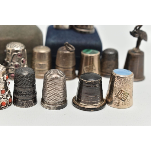 141 - A SELECTION OF SILVER THIMBLES, twenty-two thimbles and a silver tooth fairy trinket box, various de... 