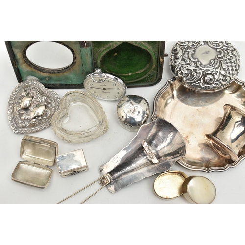 162 - A SELECTION OF SILVER ITEMS, to include a silver ink well, hallmarked Birmingham, a silver pill box ... 