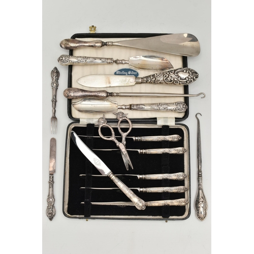 169 - ASSORTED SILVER HANDLED ITEMS, to include a cased set of six tea knives, fitted with Kings pattern s... 