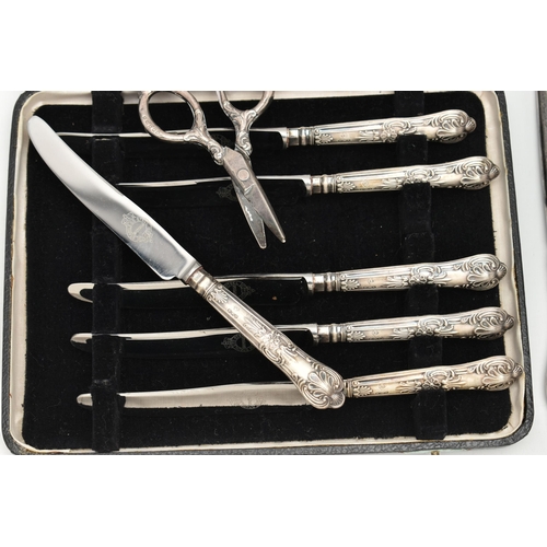 169 - ASSORTED SILVER HANDLED ITEMS, to include a cased set of six tea knives, fitted with Kings pattern s... 