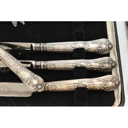 169 - ASSORTED SILVER HANDLED ITEMS, to include a cased set of six tea knives, fitted with Kings pattern s... 