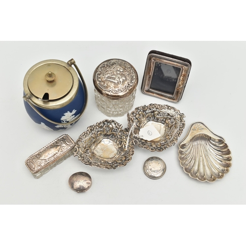 174 - A SMALL PARCEL OF VICTORIAN AND LATER SILVER, comprising a late Victorian silver repoussé bonbon dis... 