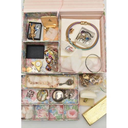 184 - A BOX OF ASSORTED JEWELLERY, to include a white metal chain, white metal coin brooch, a white metal ... 