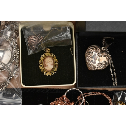 185 - A BOX OF SILVER AND WHITE METAL JEWELLERY, to include a heavy silver Byzantine chain necklace, fitte... 