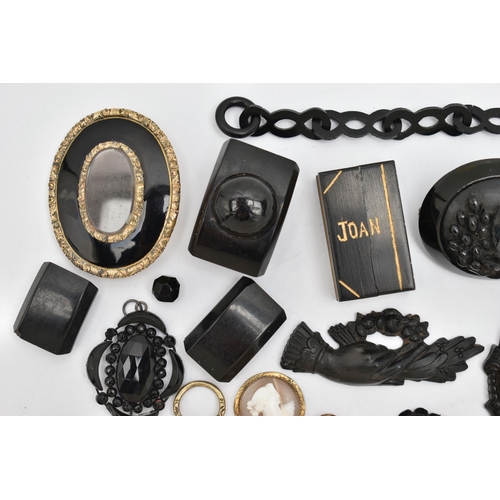 129 - ASSORTED JEWELLERY, to include an AF gold plated mourning brooch with vacant glazed compartment to t... 