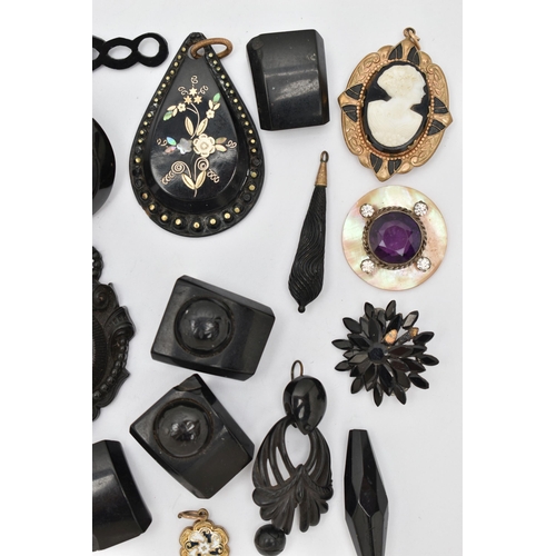 129 - ASSORTED JEWELLERY, to include an AF gold plated mourning brooch with vacant glazed compartment to t... 