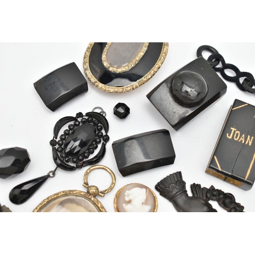 129 - ASSORTED JEWELLERY, to include an AF gold plated mourning brooch with vacant glazed compartment to t... 