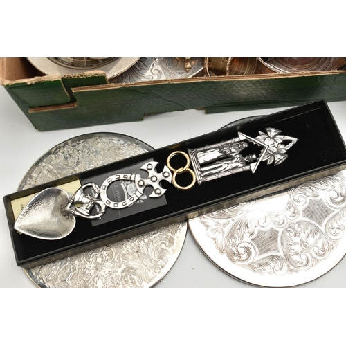 201 - A BOX OF ASSORTED WHITE METAL WARE, to include a boxed set of silver salts and spoons, shell shape s... 