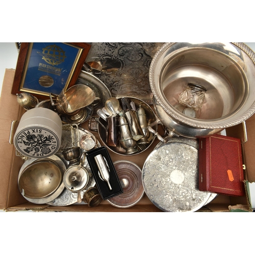 201 - A BOX OF ASSORTED WHITE METAL WARE, to include a boxed set of silver salts and spoons, shell shape s... 