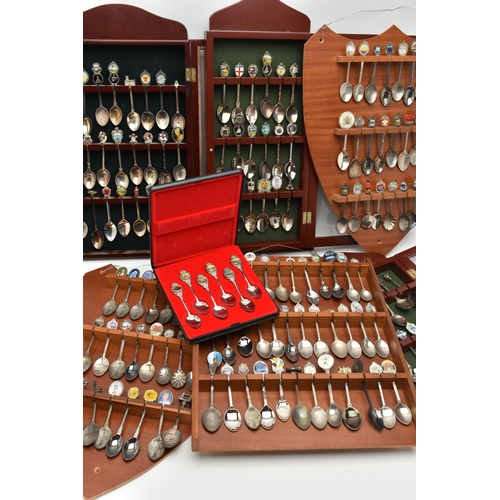 206 - A BOX OF ASSORTED TEASPOONS AND CASES, to include six wooden display cases, displaying and assortmen... 