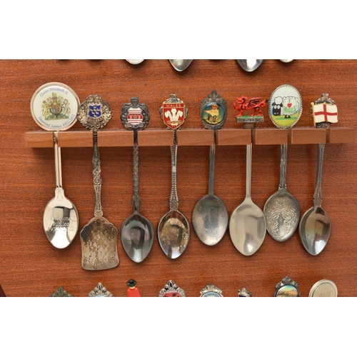 206 - A BOX OF ASSORTED TEASPOONS AND CASES, to include six wooden display cases, displaying and assortmen... 