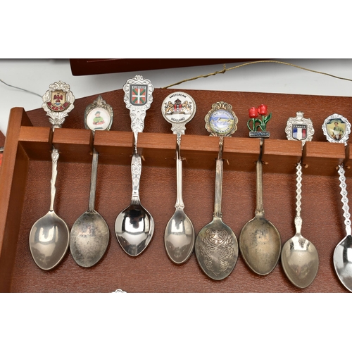 206 - A BOX OF ASSORTED TEASPOONS AND CASES, to include six wooden display cases, displaying and assortmen... 