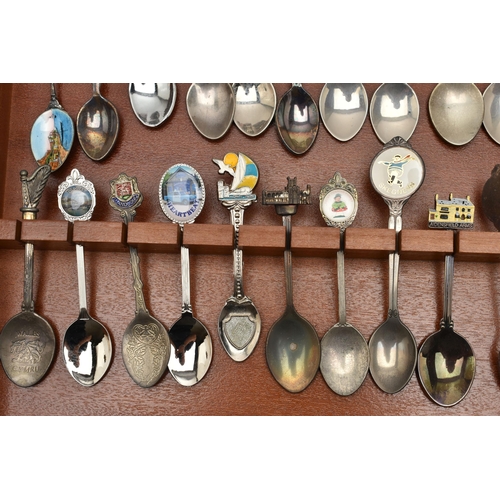 206 - A BOX OF ASSORTED TEASPOONS AND CASES, to include six wooden display cases, displaying and assortmen... 