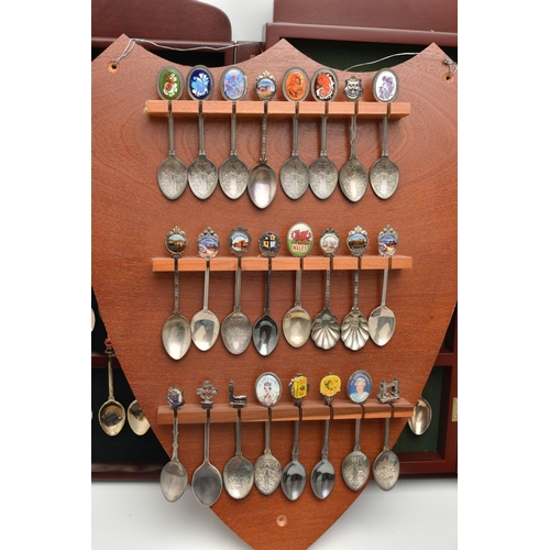 206 - A BOX OF ASSORTED TEASPOONS AND CASES, to include six wooden display cases, displaying and assortmen... 