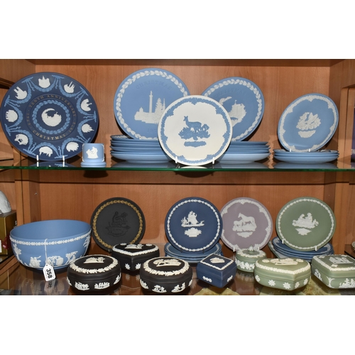 358 - A LARGE COLLECTION OF WEDGWOOD JASPERWARE CHRISTMAS PLATES AND GIFTWARE, comprising fourteen Christm... 