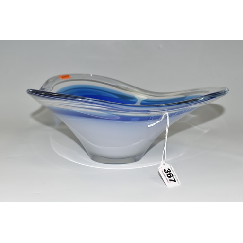 367 - THREE DECORATIVE STUDIO GLASS BOWLS, comprising a Flygsfors Coquille bowl, blue over white with a wh... 