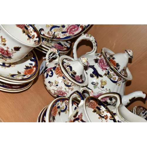 384 - A THIRTY EIGHT PIECE MASON'S MANDALAY DINNER SERVICE, to include a teapot (spout chipped), a cream j... 